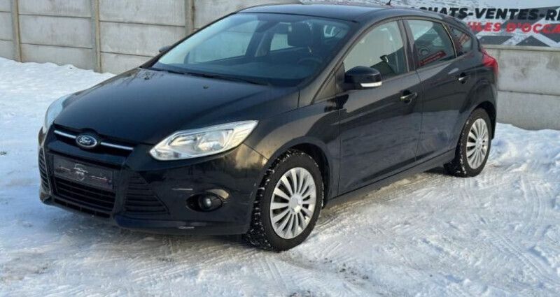 Noir Utilisé 2011 Ford Focus Berline | 5 490 € - Image 1/4