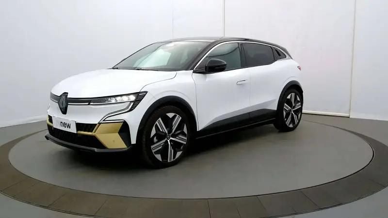 Blanc Utilisé 2022 Renault Mégane Iconic Berline | 25 590 € (Prix juste) - Image 1/4