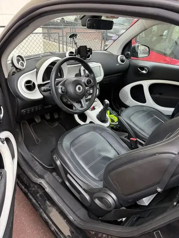 Image 2/4