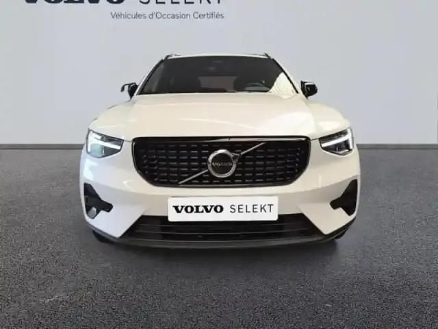 Occasion Volvo XC40 Plus 166 ch (122 kW) 2025 Blanc cristal métallisé SUV
