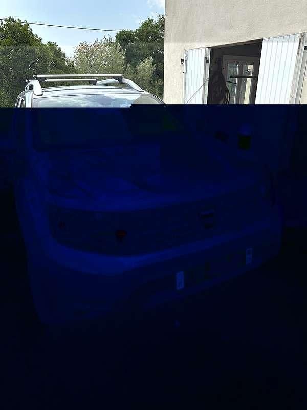 Image 3/4