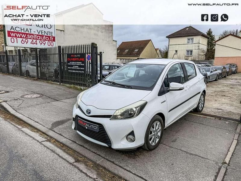 Occasion Toyota Yaris Hybrid 76 ch (55 kW) 2013 Blanc Berline