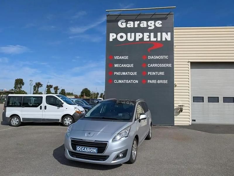 Gris Utilisé 2016 Peugeot 5008 Allure Monospace | 10 990 € (Prix juste) - Image 1/4