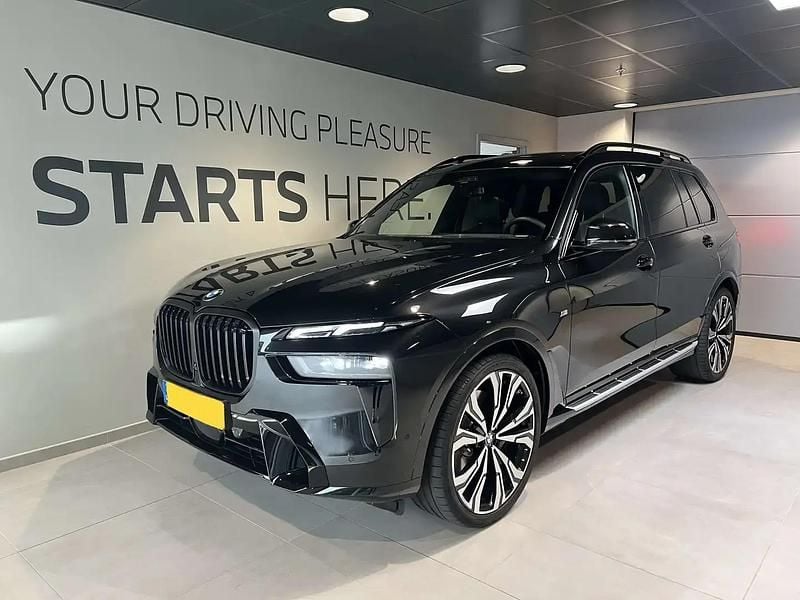 Noir Occasion 2025 BMW X7 Sport Line SUV | 108 900 € (Super prix) - Image 1/4