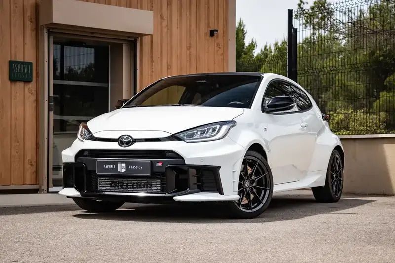 Blanc Utilisé 2024 Toyota Yaris Berline | 48 900 € - Image 1/4