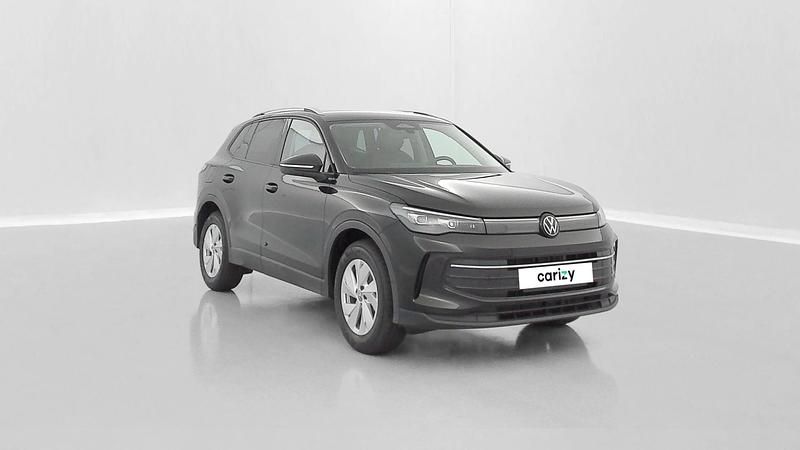 Noir Nouvelle 2025 VW Tiguan R-line Edition SUV | 39 900 € (Prix juste) - Image 1/4