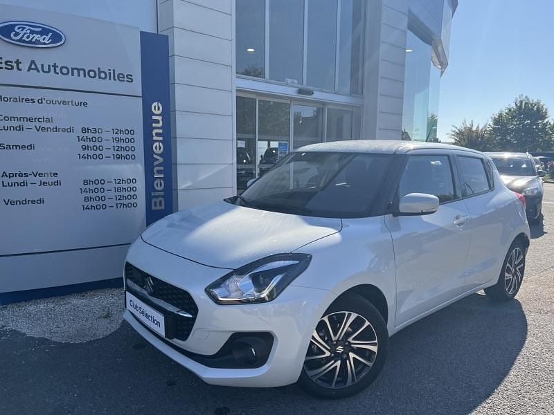 Pure white pearl métallisé Occasion 2022 Suzuki Swift Citadine | 15 499 € (Prix juste) - Image 1/4