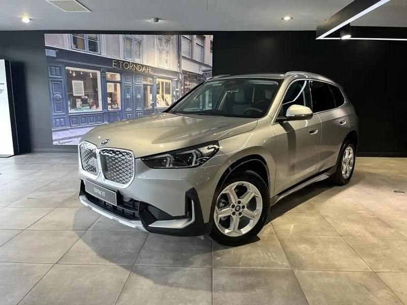 Argent Utilisé 2025 BMW iX1 xLine SUV | 46 990 € (Prix cher) - Image 1/4