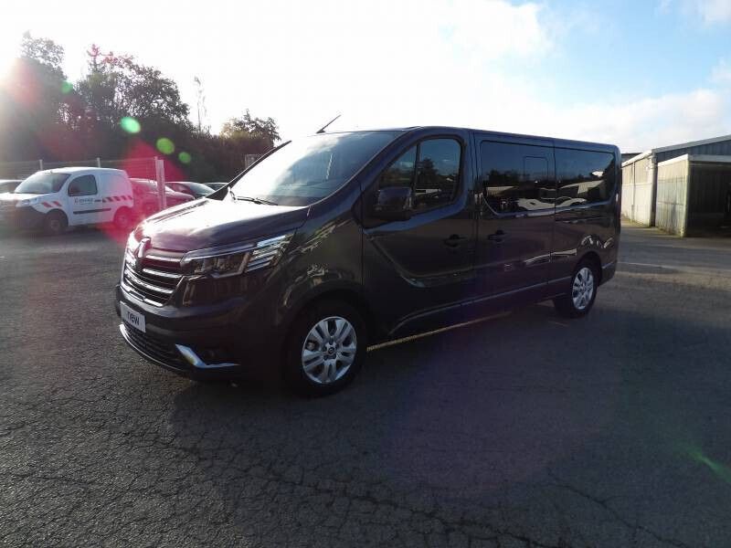 Gris Utilisé 2024 Renault Trafic Intens Van | 41 890 € (Prix assez cher) - Image 1/4