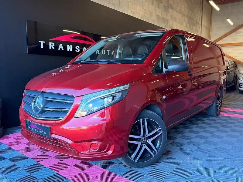 Rouge Occasion 2021 Mercedes Vito Monospace | 33 980 € - Image 1/4