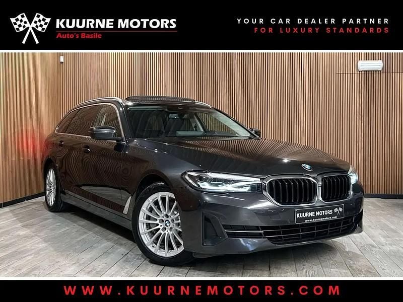 Gris Utilisé 2021 BMW 530e Sport Line Break | 29 900 € (Bon prix) - Image 1/4
