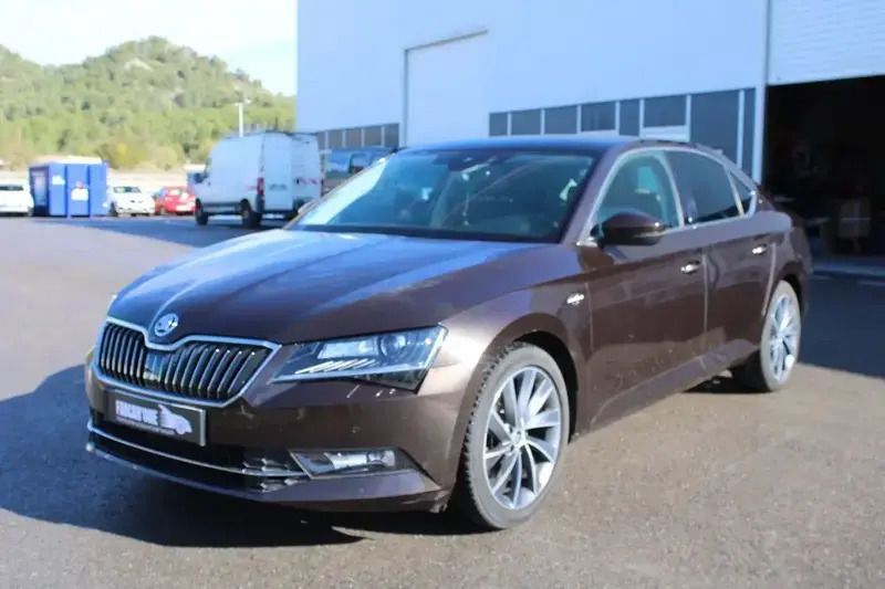 Utilisé 2018 Skoda Superb Berline | 23 990 € (Bon prix) - Image 1/4