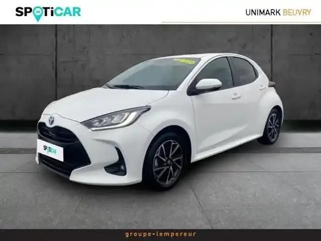 Blanc lunaire (n) Occasion 2023 Toyota Yaris Hybrid Berline | 18 991 € (Prix juste) - Image 1/4