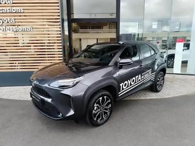 Gris atlas Utilisé 2025 Toyota Yaris Hybrid Design SUV | 28 490 € (Prix cher) - Image 1/4