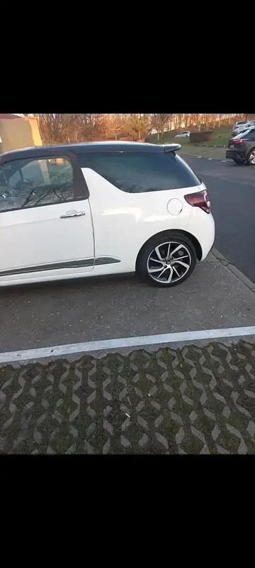 Image 2/4
