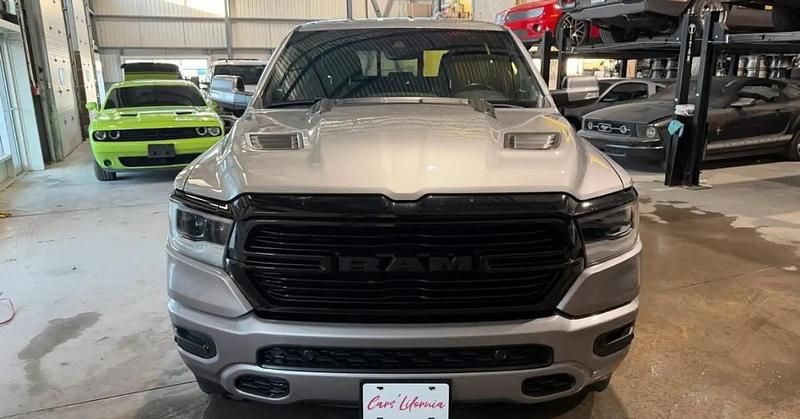 Gris Occasion 2022 Dodge Ram Pick-up | 57 990 € - Image 1/4