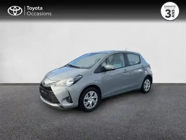 Gris manhattan Occasion 2019 Toyota Yaris Berline | 12 290 € (Prix juste) - Image 1/4