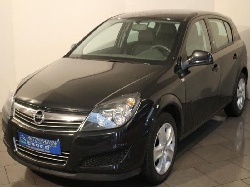 Noir Utilisé 2011 Opel Astra Berline | 9 490 € - Image 1/4