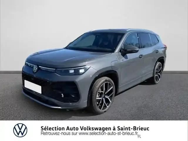 Gris Utilisé 2025 VW Tayron R-line Edition SUV | 58 900 € (Prix juste) - Image 1/4