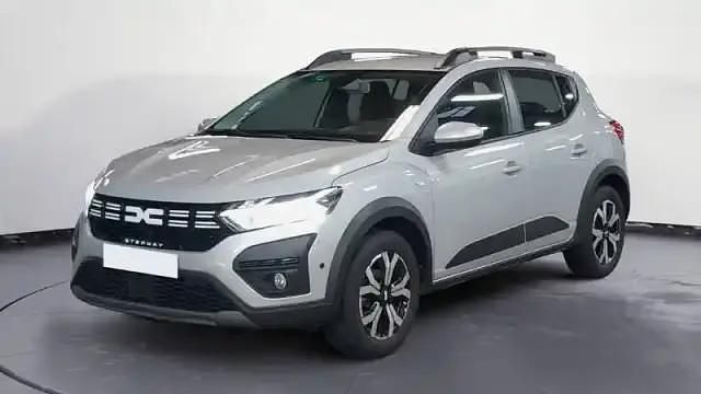 Gris Utilisé 2024 Dacia Sandero Expression Citadine | 16 799 € (Prix juste) - Image 1/4