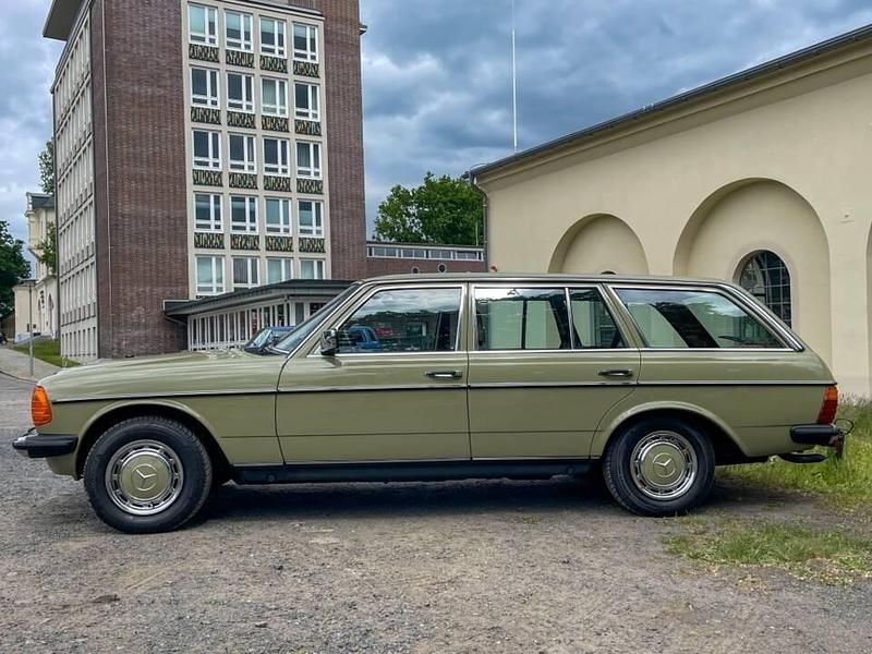 Occasion Mercedes 200 109 ch (80 kW) 1983 Vert