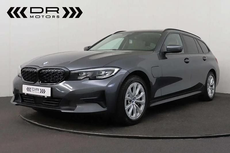 Gris Utilisé 2020 BMW 330e Break | 25 995 € (Super prix) - Image 1/4