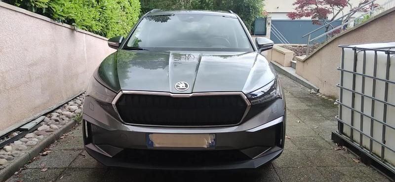 Gris Utilisé 2022 Skoda Enyaq iV SportLine SUV | 26 500 € (Prix juste) - Image 1/4