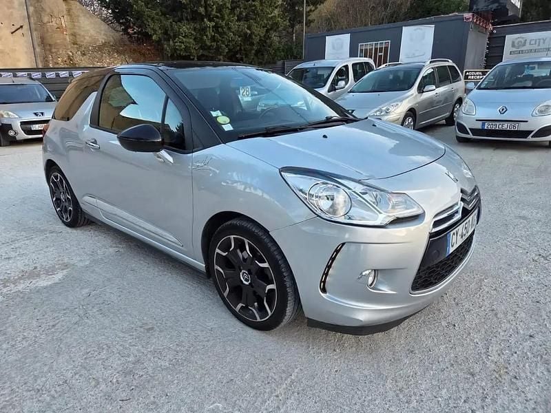 Gris Occasion 2013 Citroën DS3 Sport Chic Berline | 7 990 € (Prix juste) - Image 1/4
