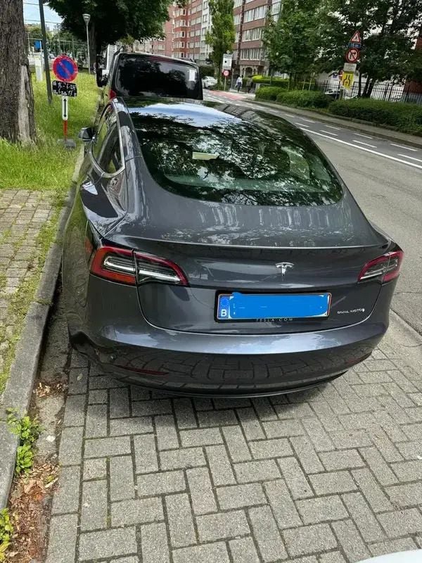 Image 2/4