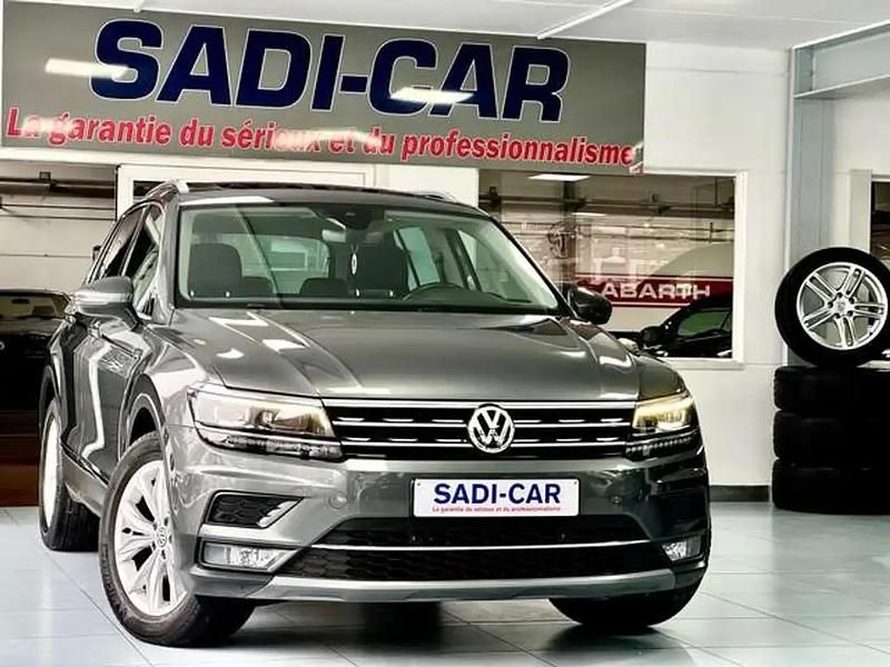 Gris Occasion 2019 VW Tiguan Highline SUV | 21 990 € (Prix juste) - Image 1/4