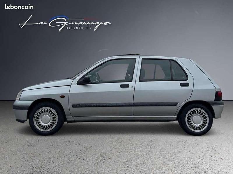 Occasion Renault Clio 61 ch (44 kW) 1997 Gris Citadine