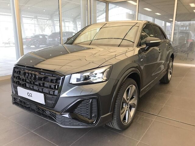 Gris daytona nacré Utilisé 2024 Audi Q2 Black Edition SUV | 44 740 € - Image 1/4