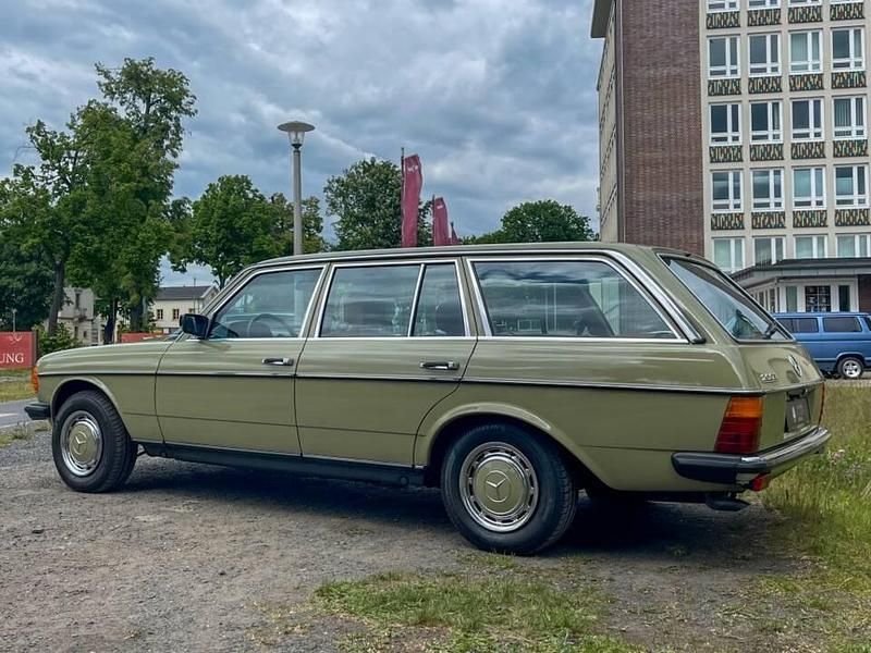 Occasion Mercedes 200 109 ch (80 kW) 1983 Vert