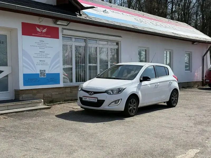 Blanc Utilisé 2015 Hyundai i20 Classic Citadine | 2 499 € - Image 1/4