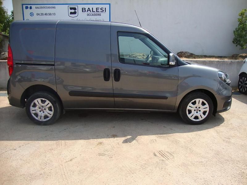 Gris Utilisé 2021 Fiat Doblò Lounge Monospace | 14 900 € - Image 1/4