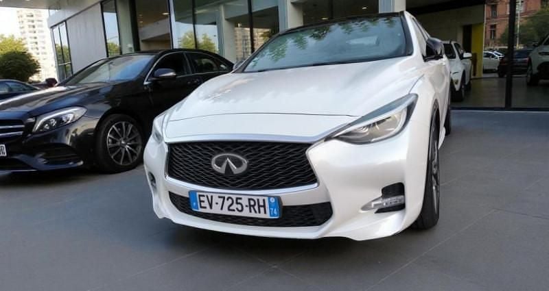 Blanc Utilisé 2018 Infiniti Q30 Sport Tech Berline | 18 990 € - Image 1/4