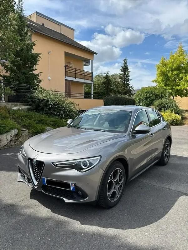 Utilisé 2017 Alfa Romeo Stelvio Lusso SUV | 22 000 € (Prix juste) - Image 1/4