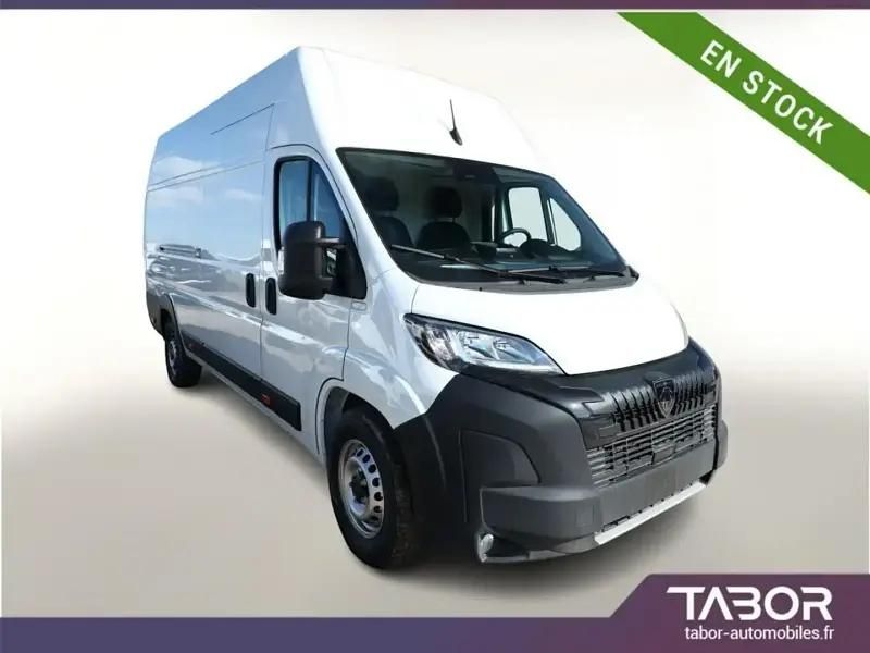 Blanc Nouvelle 2024 Peugeot Boxer Van | 32 638 € - Image 1/4