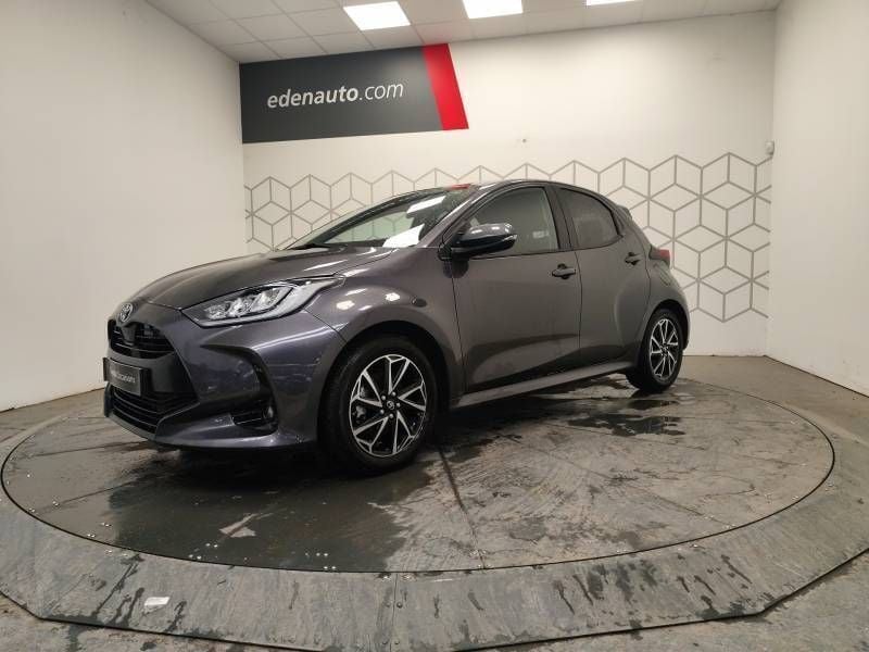 Gris Utilisé 2024 Toyota Yaris Design Berline | 22 790 € (Prix juste) - Image 1/3