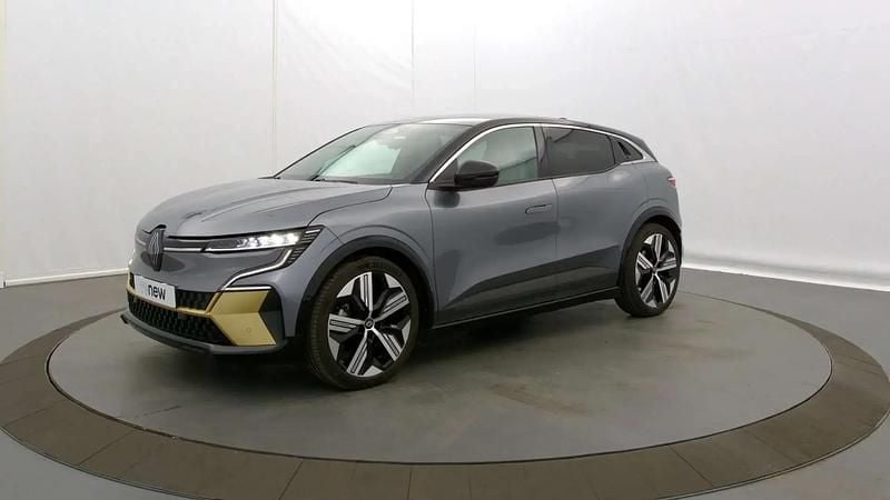 Gris Utilisé 2022 Renault Mégane Iconic Berline | 22 990 € (Prix juste) - Image 1/4