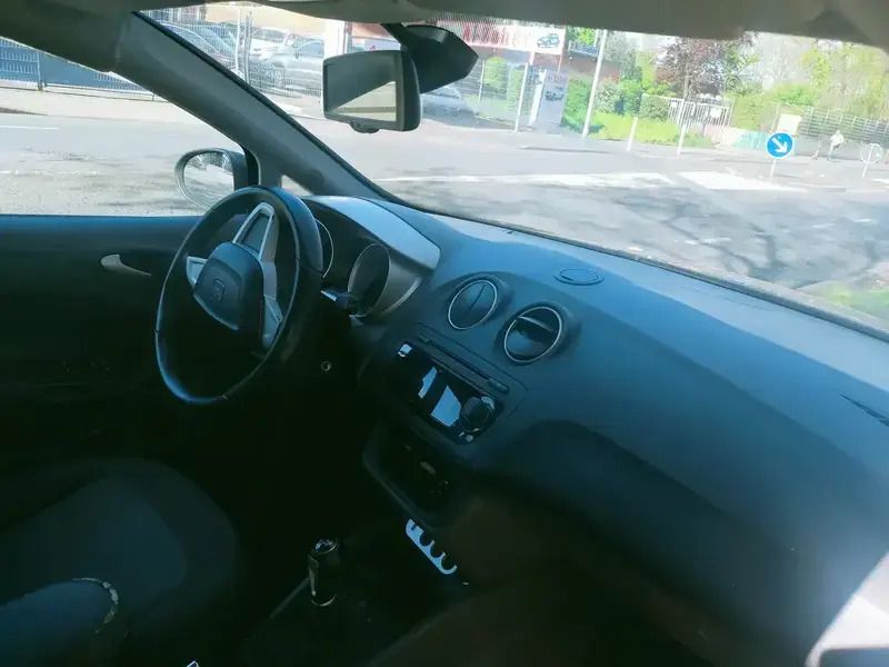 Image 2/4