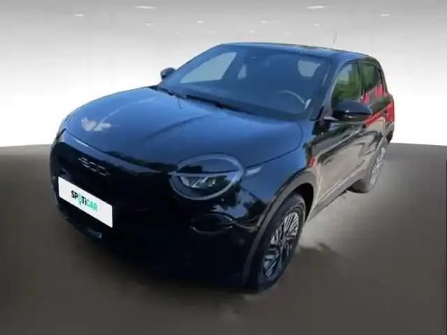 Onyx black Utilisé 2025 Fiat 600E Red SUV | 34 900 € - Image 1/4