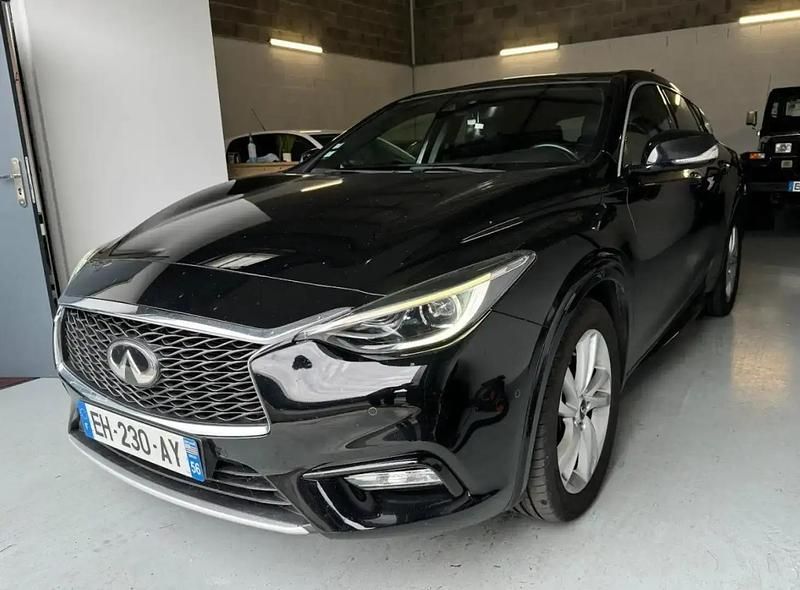 Utilisé 2016 Infiniti Q30 Premium Citadine | 15 490 € (Prix assez cher) - Image 1/4