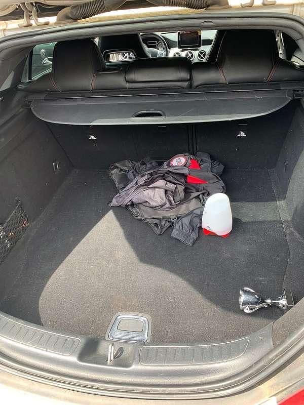 Image 3/4