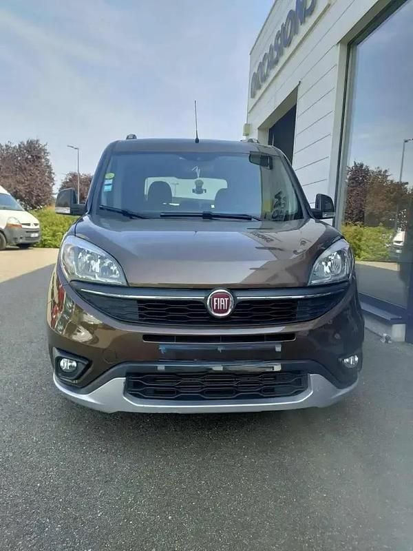 Utilisé 2016 Fiat Doblò Trekking Monospace | 11 000 € (Bon prix) - Image 1/4