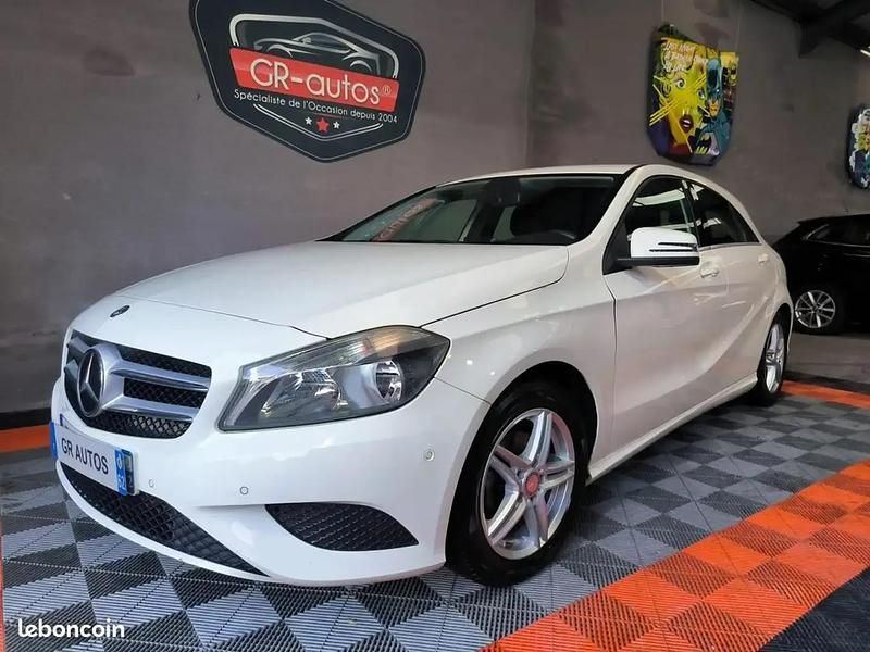 Blanc Occasion 2014 Mercedes A180 Berline | 12 990 € (Prix juste) - Image 1/4