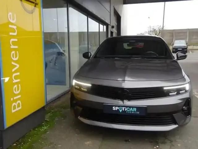 Occasion Opel Astra 2023 Gris vulkan métallisé/toit noir karbon Berline