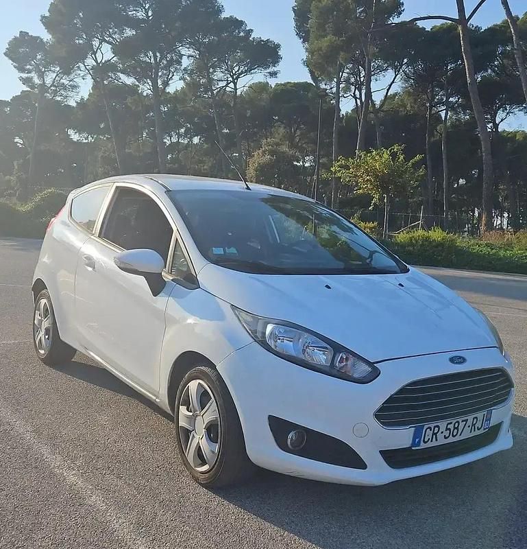 Blanc Occasion 2013 Ford Fiesta Trend Berline | 3 800 € (Prix juste) - Image 1/4