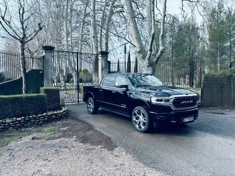 Noir Utilisé 2021 Dodge Ram Limited Pick-up | 63 990 € (Prix assez cher) - Image 1/4