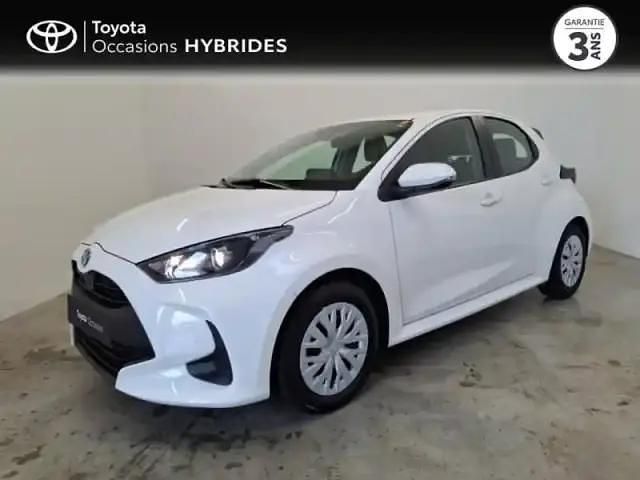 Blanc Occasion 2023 Toyota Yaris Hybrid Berline | 17 990 € (Bon prix) - Image 1/4